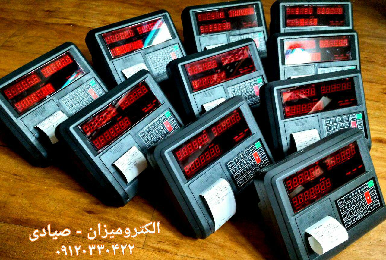 نمایشگر صنعتی با بدنه فلزی و صفحه LED برای باسکول چرخ‌ دار
